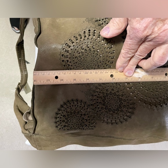 NWT ERRELLEVENTIDU HANDBAG. Made in Italy. Soft Leather. - Picture 10 of 12